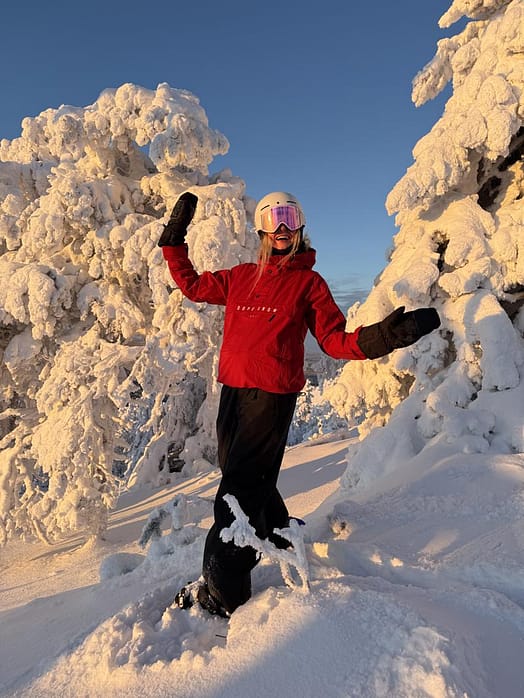 Customer @Sannioksanen in Dope Legacy W Snowboard Jacket Women Deep Red