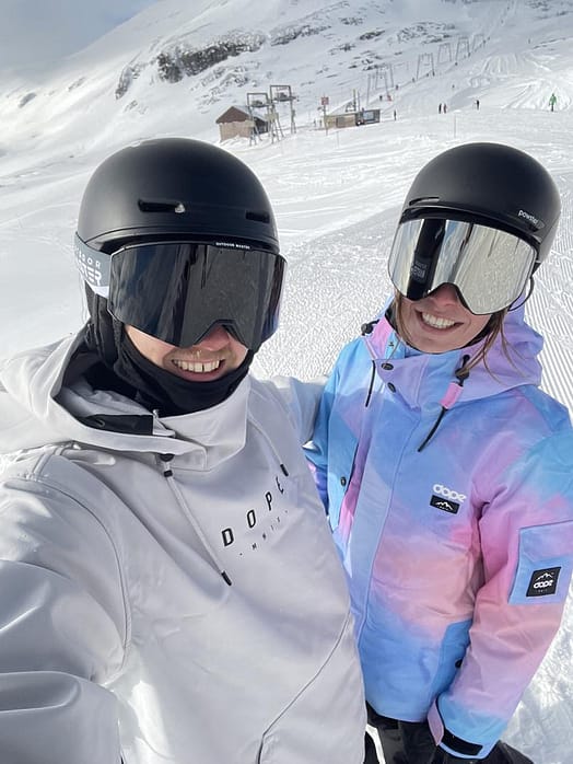 Zákazník @irinaruegg v Dope Adept W Bunda na Snowboard Dámské Dawn