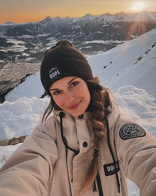 Customer @kamila_novak in Dope Blizzard W Full Zip Ski Jacket Women Sand