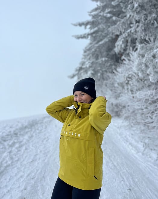 Customer @anne_gelacakova in Dope Legacy W Snowboard Jacket Women Yellow