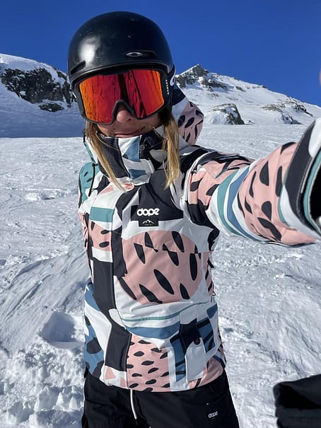 Customer @wolfczy in Dope Adept W Snowboard Jacket Women Melon