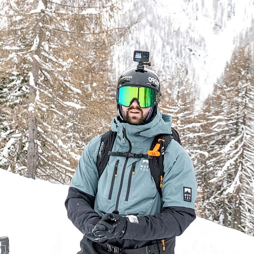 Customer @tobiasheel in Montec Arch Snowboard Jacket Men Atlantic/Black