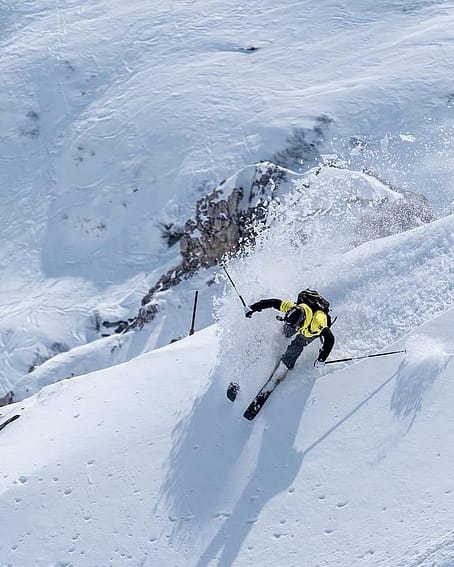 Customer @malmbeckjohan in Montec Arch Snowboard Jacket Men Bright Yellow/Black