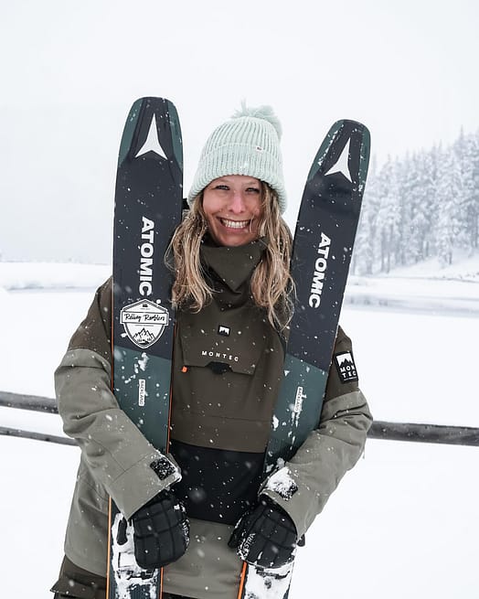 Customer @carmen.akkermans in Montec Doom W Snowboard Jacket Women Olive Green/Black/Greenish