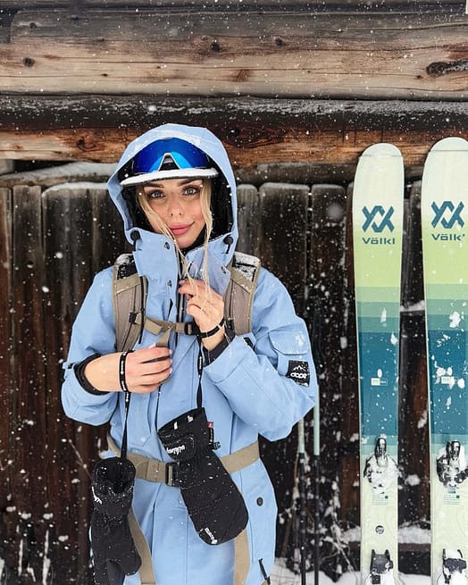 Customer @xagnr in Dope Adept W Snowboard Jacket Women Light Blue