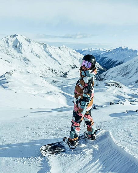 Customer @skvikskvik in Dope Blizzard W Snowboard Jacket Women Shards Gold Muted Pink