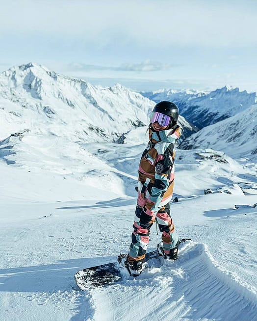 Customer @skvikskvik in Dope Blizzard W Snowboard Jacket Women Shards Gold Muted Pink