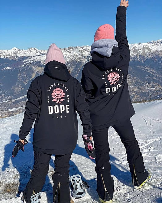 Cliente @mallaulgt en Dope Yeti W 2021 Chaqueta Snowboard Mujer Rose Black