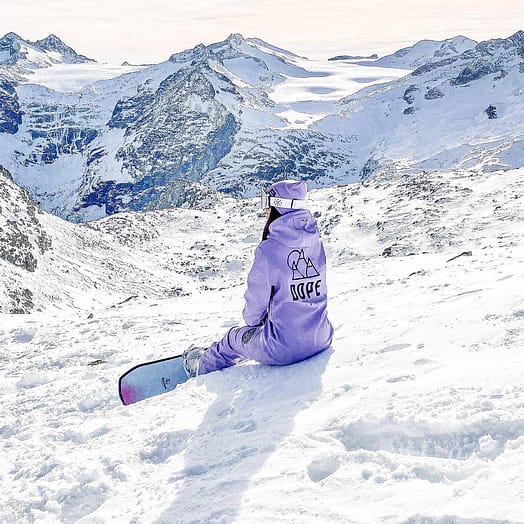 Customer @nataliajanoszek in Dope Yeti W 2021 Snowboard Jacket Women Rise Faded Violet