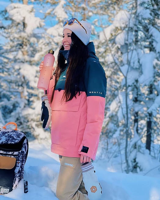 Cliente @carrierkarina en Montec Dune W 2021 Chaqueta Snowboard Mujer Dark Atlantic/Pink