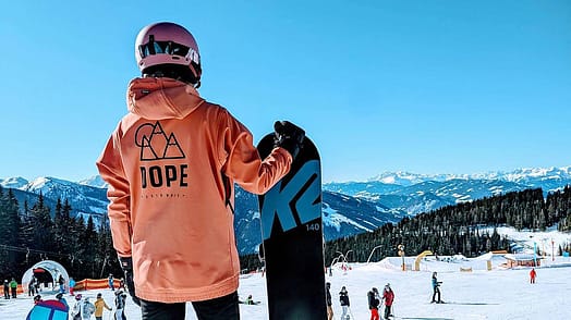 Cliente @amyzaraaitken en Dope Yeti W 2021 Chaqueta Snowboard Mujer Rise Peach