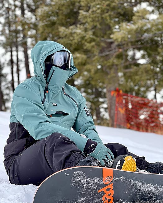 Customer @garbeyy in Montec Doom 2020 Snowboard Jacket Men Atlantic/Black