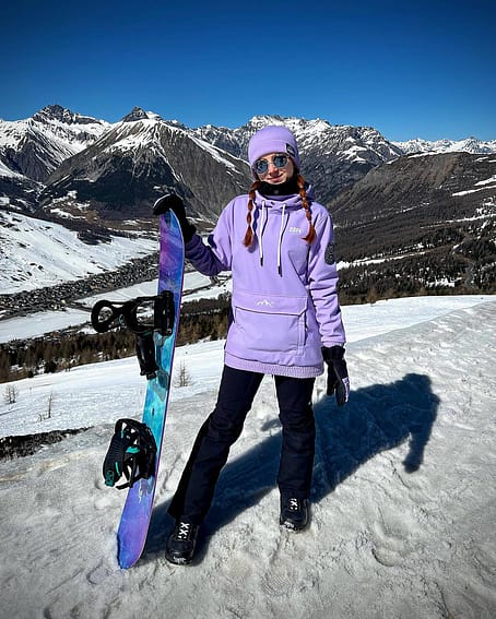 Customer @elliekanaloshh in Dope Wylie W Snowboard Jacket Women Capital Faded Violet