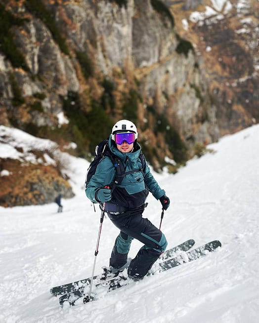 Customer @beldicalin in Montec Doom 2020 Snowboard Jacket Men Atlantic/Black