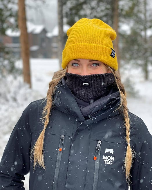 Customer @hannahhikes12 in Montec Fawk W Snowboard Jacket Women Black