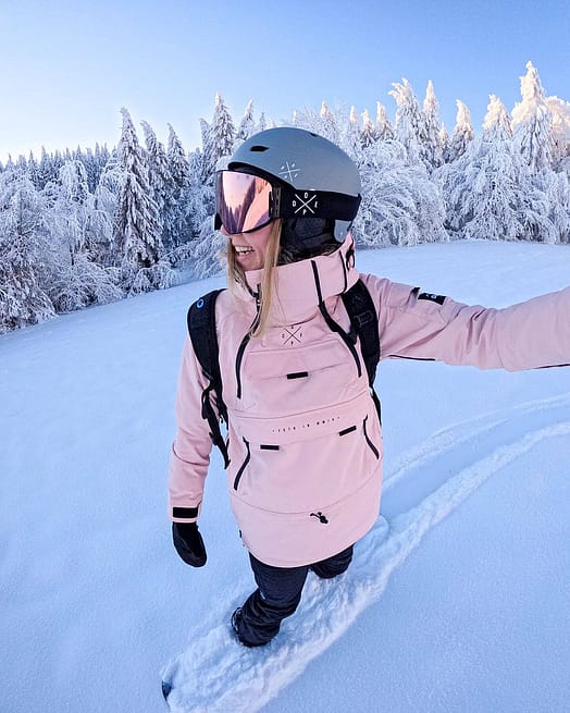 Klant @kelluuy in Dope Akin W Ski jas Dames Soft Pink