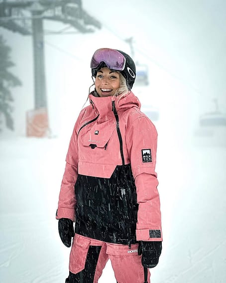 Zákazník @veroonicamh v Montec Doom W 2021 Bunda na Snowboard Dámské Pink/Black