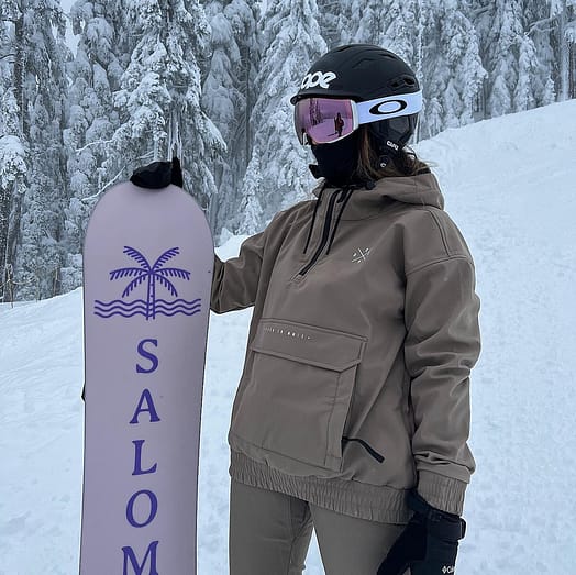 Kunde @angelaaregalado in Dope Cyclone W 22 Snowboardjacke Damen Walnut