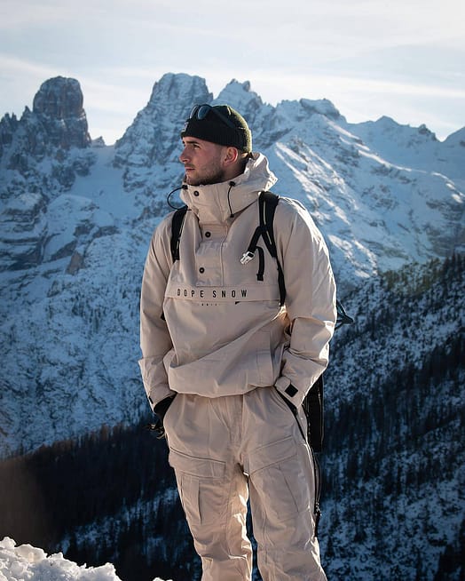 Customer @robinhauff in Dope Legacy Ski Jacket Men Sand