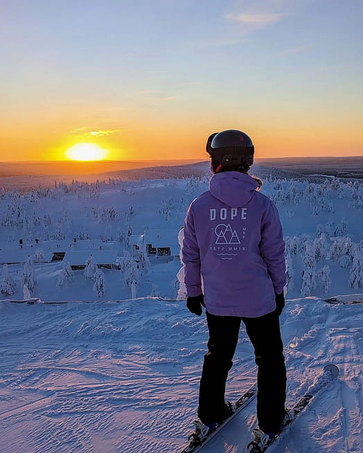 Customer @haaviojasmin in Dope Yeti W 22 Snowboard Jacket Women Summit Faded Violet