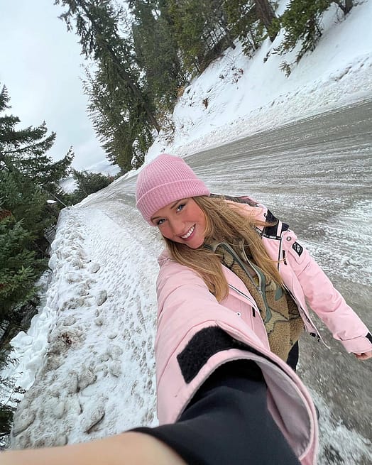 Client @elliedalesmith dans Dope Adept W Veste Snowboard Femme Soft Pink