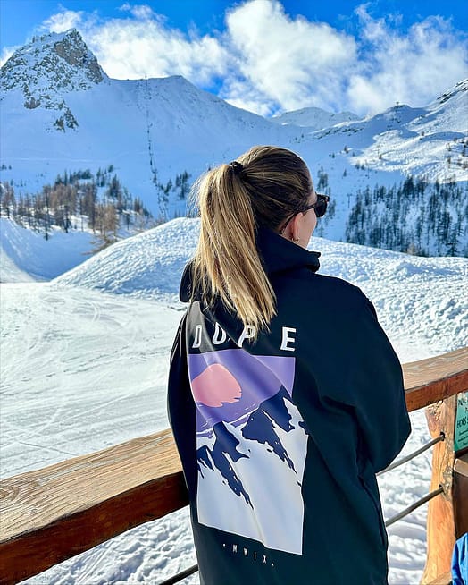 Klant @sylv8_ in Dope Yeti W 2022 Snowboard jas Dames Peak Black