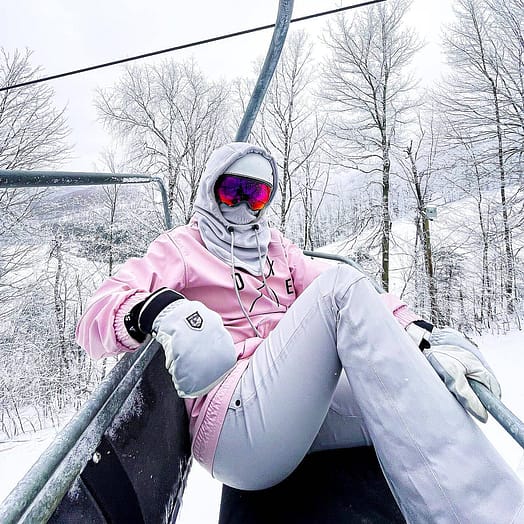 Klant @meganholleran8 in Dope Yeti W Snowboard jas Dames 2X-Up Soft Pink