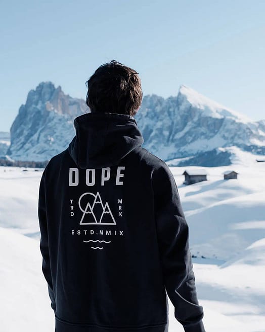 Customer @leo_oberkofler in Dope Yeti 2022 Snowboard Jacket Men Summit Black