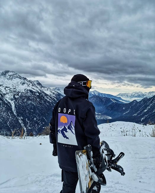 Kunde @josephleonvck in Dope Yeti 2022 Skijacke Herren Peak Black