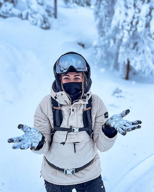 Client @getting.lost.outdoors dans Dope Puffer W 23 Veste Snowboard Femme Sand