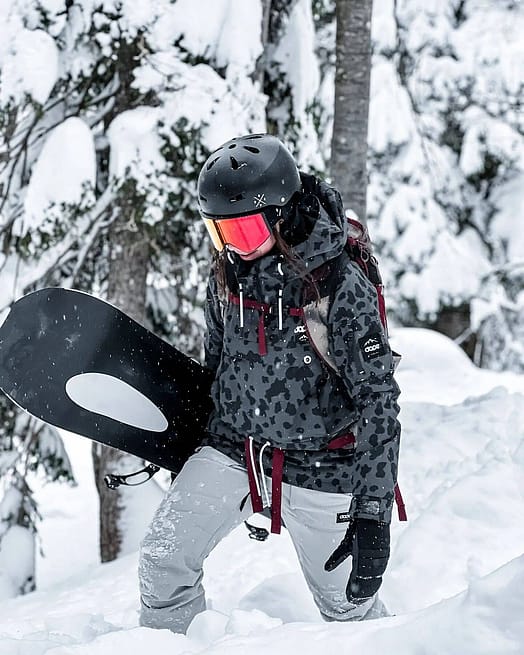 Customer @skvikskvik in Dope Annok W Snowboard Jacket Women Dots Phantom Renewed