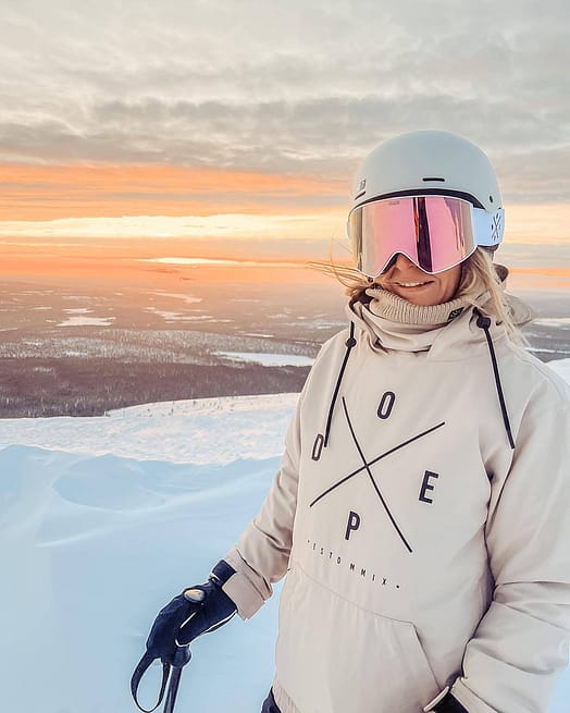 Client @evelinakultahippu dans Dope Yeti W Veste de Ski Femme 2X-Up Sand