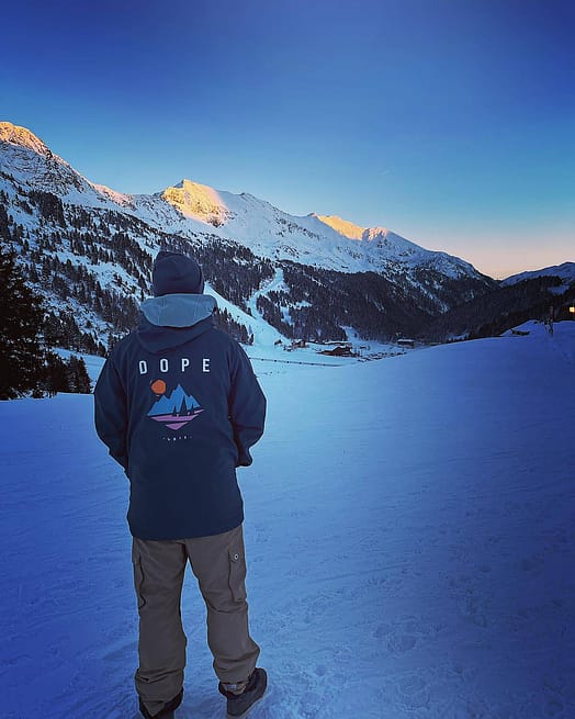 Client @true_zorbi dans Dope Yeti 2022 Veste Snowboard Homme Pine Metal Blue