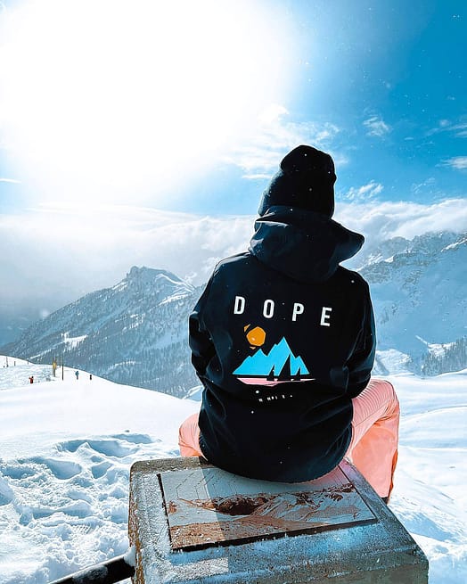 Client @zuzanazuzanovaa dans Dope Yeti 2022 Veste Snowboard Homme Pine Black