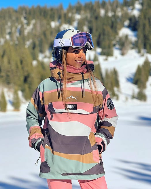 Customer @livvhyde in Dope Blizzard W Ski Jacket Women Shards Gold Muted Pink