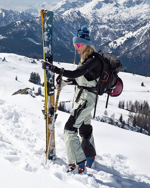 Customer @sophie__herzog in Montec Fawk W Snowboard Pants Women Soft Green/Black