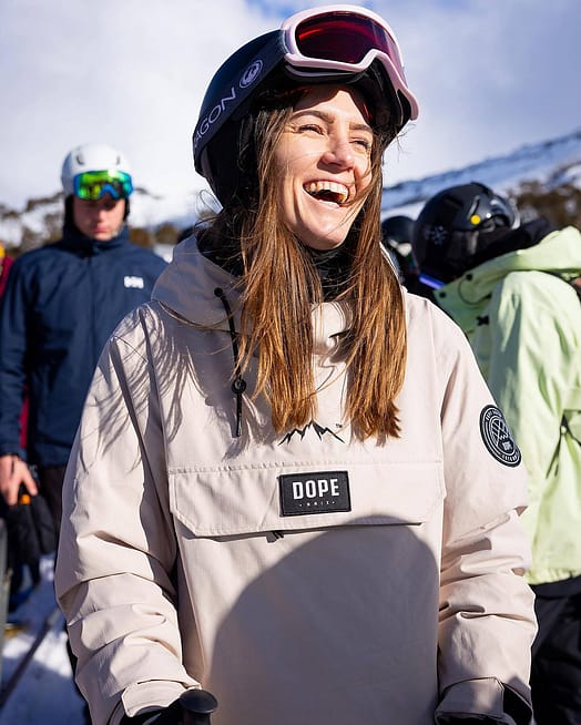 Customer @georgieeleanor in Dope Blizzard W Snowboard Jacket Women Sand