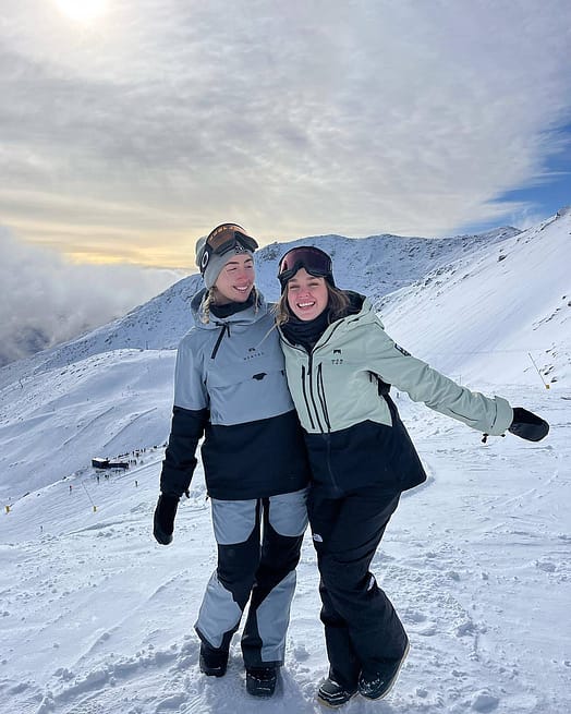 Customer @annaboulton_ in Montec Dune W Snowboard Jacket Women Soft Blue/Black