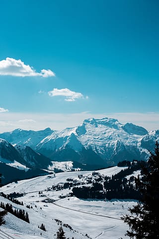 skiing in france