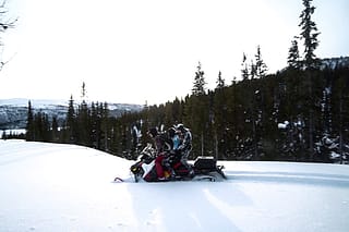 cliff-jumping-snowmobile