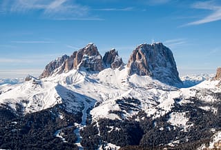 skiing-area-in-the-dolomites-alps-overlooking-the-sella-group-in-val-gardena-italy