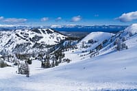 snow-covered-slopes-of-the-sierra-nevada-mountains-above-lake-ta